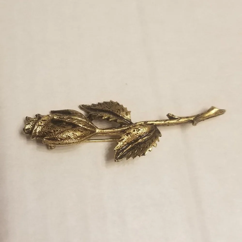 Unsigned gold tone rose pin brooch - Picture 2 of 4